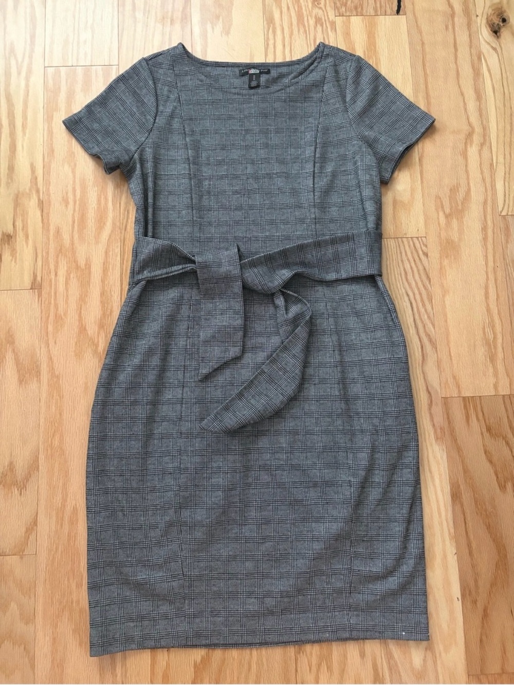 A Pea in the Pod Gray Plaid Maternity and Nursing Dress with Tie Waist